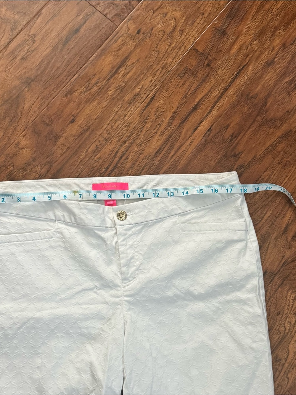 Lilly Pulitzer White Cropped Ankle Pants with Subtle Texture - Picture 4 of 9